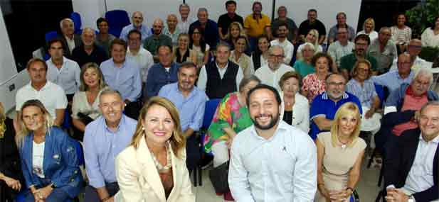 Carrasco, presidenta del PP Local: "Contamos con un equipo que suma experiencia, compromiso y ganas de trabajar para conseguir el mayor respaldo posible al Partido Popular en unas elecciones que son decisivas para Espa&ntilde;a. 