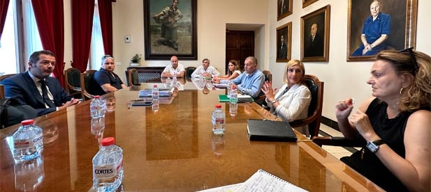 Sales: “Dar luz verde a la reforma del Mercado de Abastos es una prioridad del gobierno de Begoña Carrasco para que no se pierdan los más de 2 millones de euros de Europa"