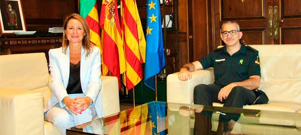 Debido a la previsión meteorológica se ha decidido trasladar el acto institucional a cubierto, por ello el Ayuntamiento pone a disposición el Recinto de Ferias y Mercados facilitando que la ciudadanía pueda asistir como el año pasado.