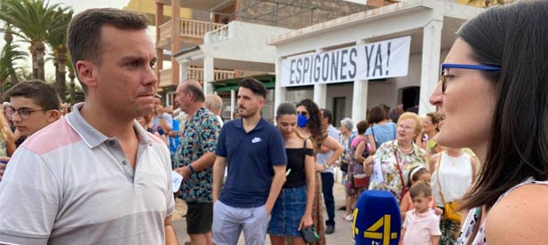 Lamenta que PSOE y Compromís se postulen en contra de los intereses de los vecinos. "Una vez más se demuestra que en lugar de apoyar leyes que dan cobertura a los vecinos, ambos partidos están más por alentar la erosión y demoler el patrimonio"
