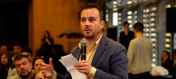 El portavoz del PP en Nules exige al primer edil que en lugar de irse de gira para garantizarse su futuro político se dedique a trabajar para que su pueblo disfrute los servicios que pagan religiosamente los ciudadanos