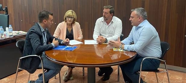 Esta primera toma de contacto se formaliza con el reto de "colaborar con una entidad que es emblema de nuestro pueblo".