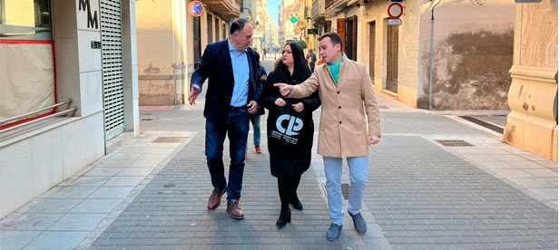 Los 50.000 euros que el alcalde reservó se pierden sin "ayudar a nadie". "Creemos necesario dinamizar la actividad del comercio y fomentar la contratación en las empresas, pero de forma legal"
