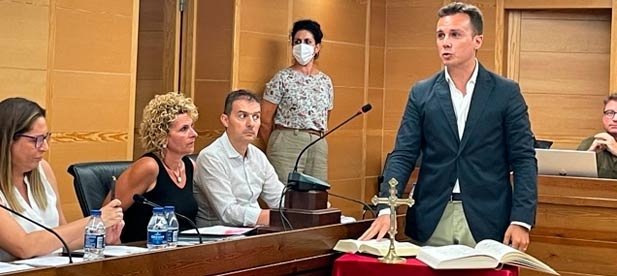 José Adsuara, presidente local del PP en Nules, ha tomado posesión de su cargo como concejal en el Ayuntamiento de Nules esta tarde.