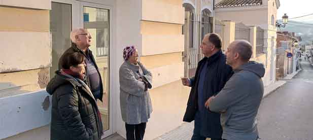 Los vecinos de Sot de Ferrer no merecen un alcalde que bloquee este servicio en contra de los intereses del pueblo. Las 25 plazas de este centro de d&iacute;a podr&iacute;an estar ya operativas pero el PSOE lo impide. Gobernar es trabajar por el pueblo no en su contra