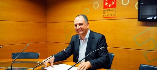 “Nuestra propuesta planteaba inyectar 5 millones a las empresas. Ellos solo 1 millón pese a que han incorporado más de 50 millones en ahorros de nuestra etapa. La rebaja llega tarde y es insuficiente”, señala Salvador Aguilella