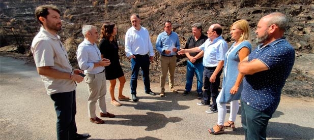 El portavoz del PPCS en Diputación, Salvador Aguilella, y el diputado autonómico del PPCV, Miguel Barrachina, se reúnen en Les Useres con su alcalde, Jaime Martínez.