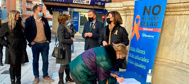 La campaña de recogida de firmas consigue canalizar el descontento de las familias de la provincia con las imposiciones de la Ley Celaá