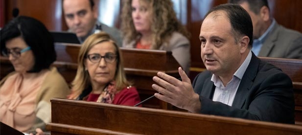Aguilella: "Martí dice una cosa y hace la opuesta. Concede ayudas a dedo al Institut Valencià de Cultura y se las niega a entidades que atienden problemas sociales"