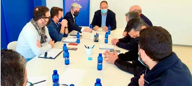 La iniciativa del PP recoge las demandas de los afectados y reivindica el apoyo de todos los grupos para “garantizar el puesto de trabajo a un centenar de familias que piden soluciones."