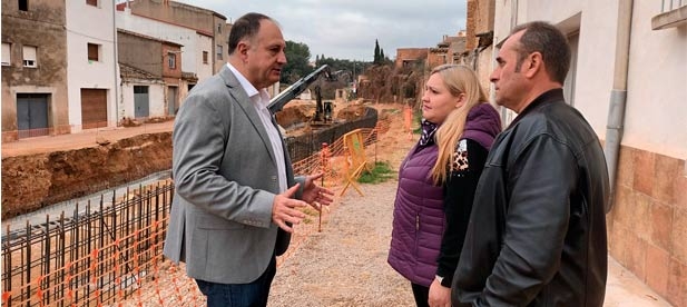 Aguilella: "La inversión, que supera los 491.000 euros, corrige los riesgos contra las avenidas de agua en el barranco de La Font, que atraviesa zona urbana y está flanqueado por viviendas."