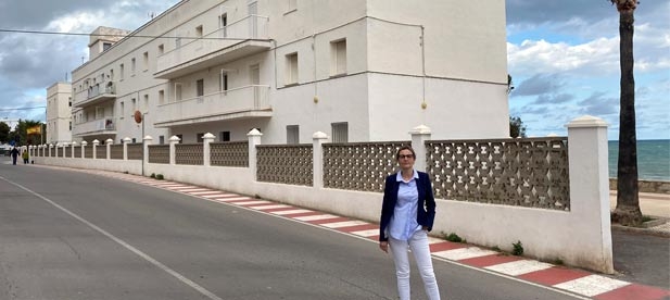 La presidenta local del PP, María Agut, insiste en que “el cuartel auxiliar de Alcossebre realiza una importante función, sobre todo durante el verano, cuando se multiplica nuestra población”