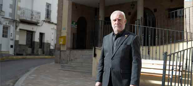 Carlos del R&iacute;o celebra la llegada de unos fondos que, con m&aacute;s de 13.000 euros, permitir&aacute;n el cambio de ventanas del consultorio. "Es una inversi&oacute;n para nosotros muy importante que nos ayuda a seguir creciendo con recursos que protegen salud y bienestar"