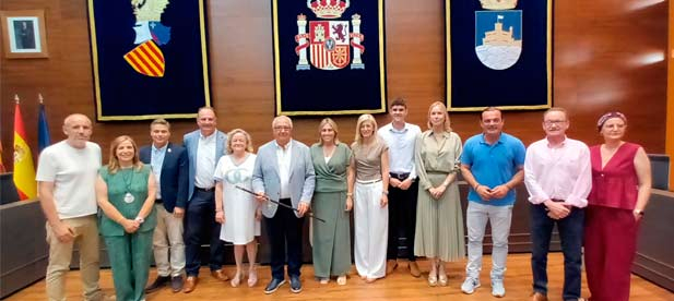 “Rafael Albert es una persona comprometida con su pueblo, que acumula una importante experiencia que le va a servir para ayudar a que Oropesa siga progresando”, señala la presidenta