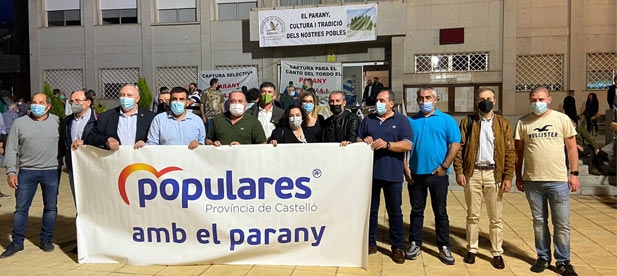 “Hoy, en l'Alcora, de la mano de Apaval, exigimos a PSOE y Compromís que cumplan la ley. Frente a su integrismo, libertad y justicia”, señala Vicente Pallarés (PP)