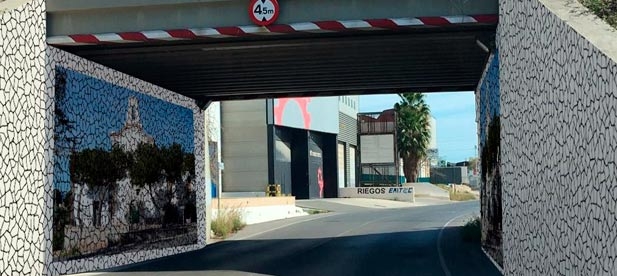 Tormo: "Tenemos muchos espacios degradados que podrían convertirse en museos al aire libre". "Disponemos de rincones en nuestros barrios que con una inversión sencilla podrían ser espacios para el descanso o el juego"