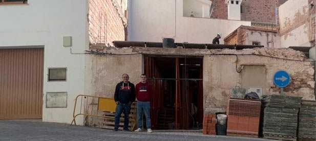 Manuel Fuster, portavoz del PP en Almedíjar, celebra el inicio del proyecto redactado en marzo de 2024 y lo califica como “una inversión clave” para el municipio, reutilizando un antiguo inmueble para generar actividad y nuevos espacios.