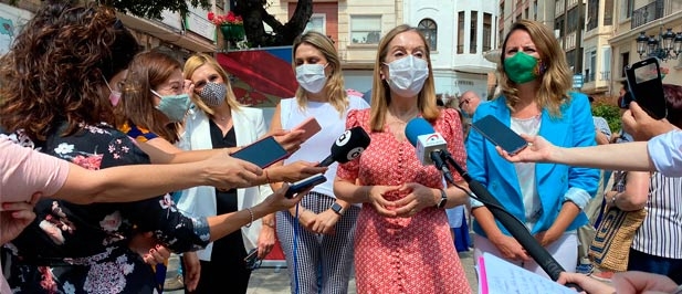 Ana Pastor, acompañada por la presidenta provincial del PPCS, Marta Barrachina, advierte que "no se puede gobernar a cualquier precio poniendo en jaque la Constitución"