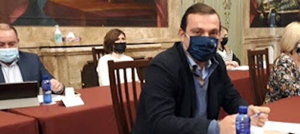 Andrés Martínez, diputado provincial del PP, tiende la mano al PSOE para acudir a Madrid y "exponer a la ministra una realidad que cambie un criterio letal para el sector"