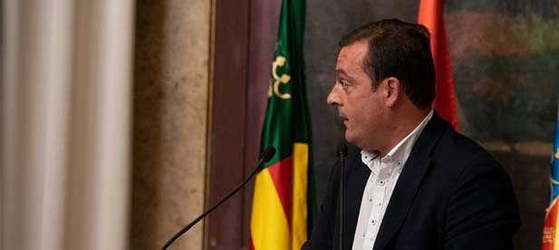 Andrés Martínez, diputado provincial del PP, considera que "las palabras están muy bien pero de nada sirven los acuerdos si luego se ignoran. La gente quiere llegar a fin de mes"