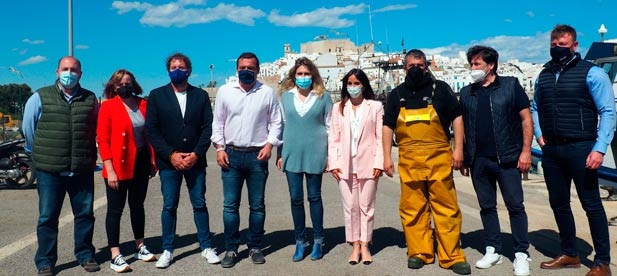 PSOE y Compromís se ponen de perfil ante la iniciativa del PP para rebajar costes, exonerar pagos de la Seguridad Social, cánones de explotación y ocupación de lonjas, así como aplazar a 2030 la aplicación del Reglamento Europeo