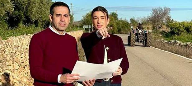 La portavoz del PP de Càlig, Candela Anglés, comparte con el vicesecretario general de Organización, Héctor Folgado, “la política que cumple con el interior y garantiza soluciones a los problemas de una carretera que urgía inversiones”