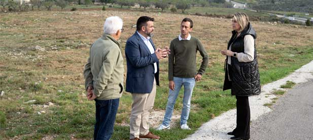 "Estamos comprometidos con el medio rural y el sector agrícola y ganadero, por eso hemos aumentado en 400.000 € la inversión en la rehabilitación de caminos, de 1,1 a 1,545 millones", afirma Marta Barrachina.