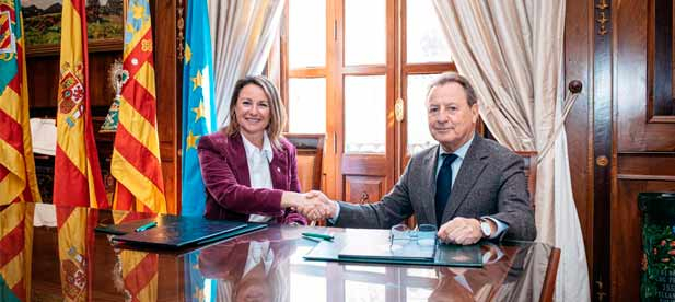 Carrasco hace hincapi&eacute; en "el compromiso y apoyo total del Gobierno municipal al sector azulejero y la cer&aacute;mica, por su gran importancia econ&oacute;mica y tambi&eacute;n cultural y porque es una de las se&ntilde;as de identidad de nuestra ciudad". 