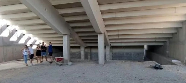 "El estado de un proyecto que el PSOE presentó como estrella es dramático. Pedimos que nos informen de los motivos de la paralización de las obras y que cumplan lo prometido a los alturanos", considera Punter
