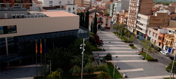 El alcalde de Vila-real, el socialista José Benlloch, reconoce públicamente en pleno la existencia de la consigna política contra las banderas a media asta y el luto oficial