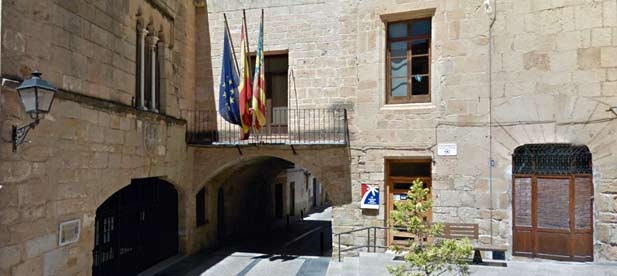 El edil del PP, José Manuel Nos, recuerda a Martí que "en Torrelasal viven vecinos que pagan sus impuestos como si fueran de primera y reciben servicios de tercera"