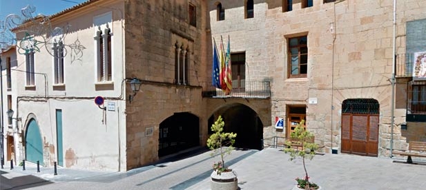 Obiol pide a la alcaldesa que no haga como Ximo Puig, que después de anunciar cajeros para el interior de la provincia, ha suspendido su medida estrella contra la despoblación