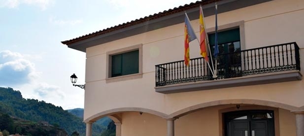 "El reto de nuestro municipio es prestar el mejor servicio a los vecinos y el PP está comprometido con su bienestar". "Lo hicimos como gobierno y vamos a seguir haciéndolo como oposición", dice
