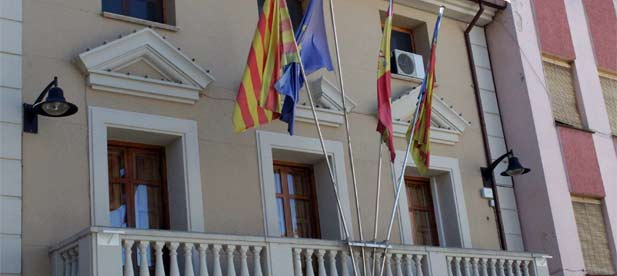 El incremento de la presión fiscal sobre las economías domésticas “es injusto”, consideran desde el PP de Les Coves. La ley “nos ata de pies y manos para que los ciudadanos de a pie no tengamos más salida que la de pagar. Así gobierna el PSOE”, lamentan