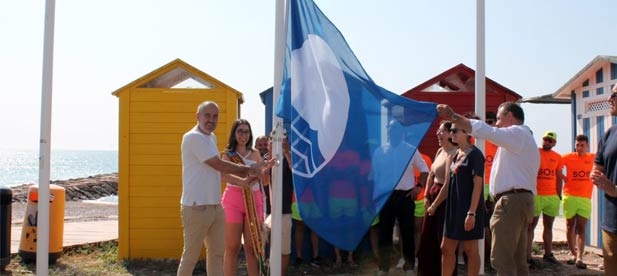 El viernes se izaron las banderas y se ha inaugurado la temporada estival