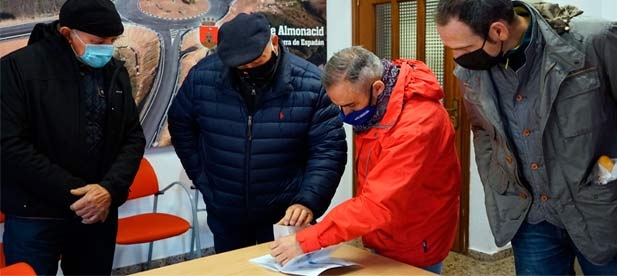Miguel Barrachina recoge el malestar de los alcaldes de la provincia por la falta de rigor en los datos sobre contagios y la ausencia de test