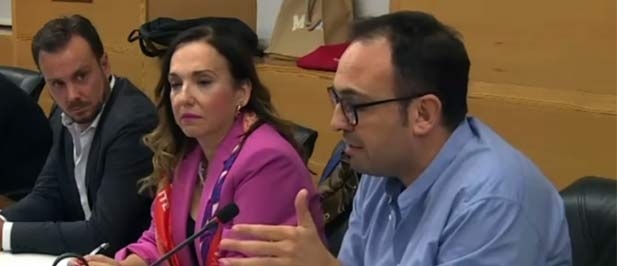 "Si lo que pretende es pagar su política de despilfarro no puede ser a costa de los ciudadanos", asegura Bertomeu