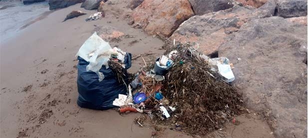La iniciativa responde a las demandas de ayuntamientos que ven cómo cada día amanecen sus playas con restos que expulsa el mar y que se evitarían con limpiezas preventivas