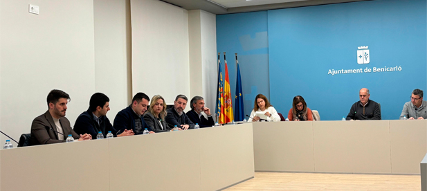 Los 35,8 millones de euros aprobados &ldquo;escuchan a los vecinos y resuelven sus demandas con el compromiso del trabajo y la vocaci&oacute;n de servir&rdquo;. Facilitar conexiones, generar oportunidades y facilitar el acceso a la vivienda &ldquo;son compromisos reales&rdquo;