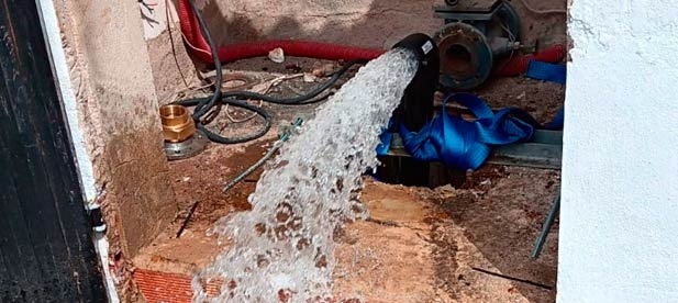 Imagen de la bomba del pozo.