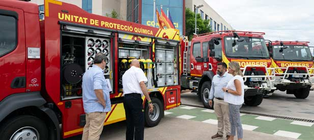 Marta Barrachina destaca que dotar a los bomberos de vehículos para reforzar su eficiencia y capacidad de respuesta es una prioridad para la Diputación desde el inicio de la legislatura