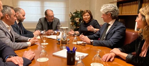 Los populares alertan del deterioro de la economía y ofrecen un pacto para convertir a la Comunitat en referencia para la industria