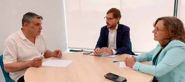 Desde el curso 2019-20, alumnos y docentes acuden a aulas prefabricadas. &ldquo;Seguimos sin tener fechas para la cesi&oacute;n del suelo al Consell&rdquo;, lamenta el portavoz del PP, Enrique Esteve