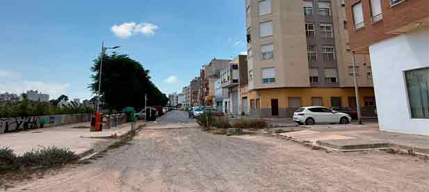 Las obras tienen un plazo de ejecuci&oacute;n de 5 meses y servir&aacute;n para conectar viales clave, pavimentar las calles y desplegar servicios b&aacute;sicos como alcantarillado, agua potable o alumbrado