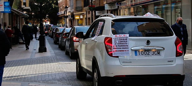 El comercio, la hostelería, las personas con movilidad reducida o las empresas de servicios. Hay familias que han llegado a acumular 4.000 euros en multas.