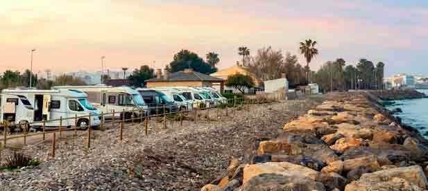 La aplicaci&oacute;n del sistema de seguimiento contabiliza 639 pernoctaciones en tres meses, alcanzando un promedio de 7 registros diarios en el &aacute;rea de autocaravanas en primera l&iacute;nea del mar 