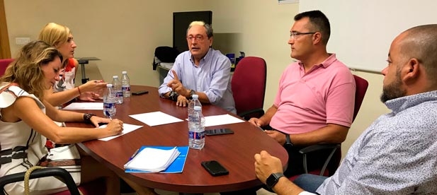 Los empresarios también han denunciado al PP la imposibilidad de potenciar el turismo y desarrollar la planta hotelera con la entrada en vigor del nuevo Plan General de Ordenación Urbana y el Pativel.