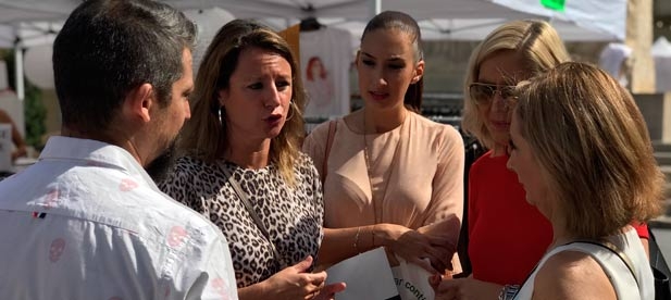 Carrasco recuerda que siguen pendientes otras reivindicaciones, como promover descuentos o tarifas especiales que beneficien a quienes compren en el pequeño comercio.