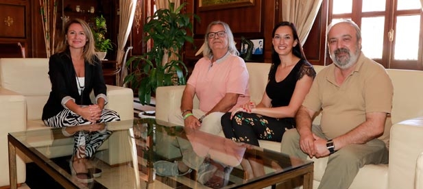 Carrasco: “En estos momentos solo se ofrece esta prestación en cuatro de los 43 centros de la ciudad y nuestro objetivo es implantarla de manera progresiva”