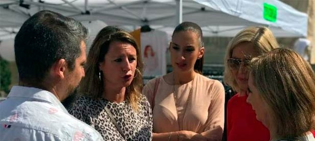 La portavoz del Partido Popular en el Ayuntamiento de Castellón, Begoña Carrasco, defiende que en plena crisis económica lo que corresponde es apoyar al comercio local.